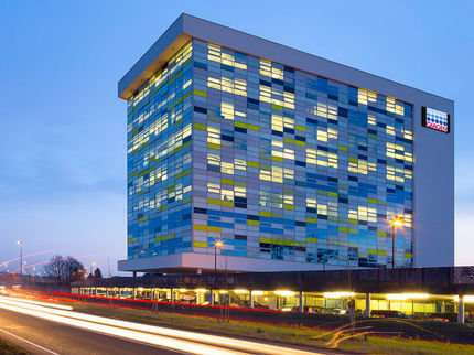 QIAGEN fully acquires NeuMoDx Molecular