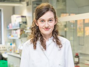 Dr. Laura Hinze