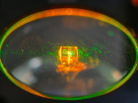 A miniature magnetic resonance imager made of diamond