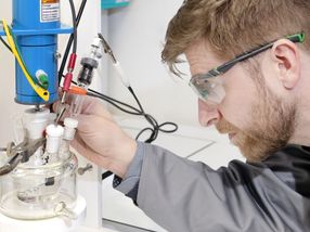 Converting carbon dioxide into useful chemicals with the help of bacteria and solar power