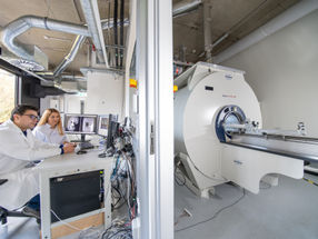 Diamond dust shines bright in Magnetic Resonance Imaging