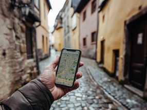 Smartphone-assisted “scavenger hunt” identifies people at risk for dementia