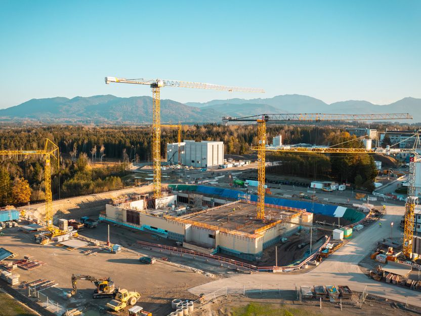 Roche lays the foundation for the diagnostics production of the future in Germany - Investment of more than 600 million euros in a high-tech production center - Roche's largest single investment in Germany to date