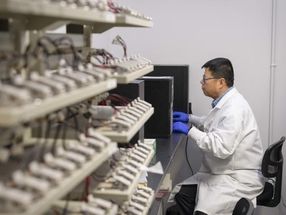 Researchers develop cleaner, scalable process to recycle lithium-ion batteries