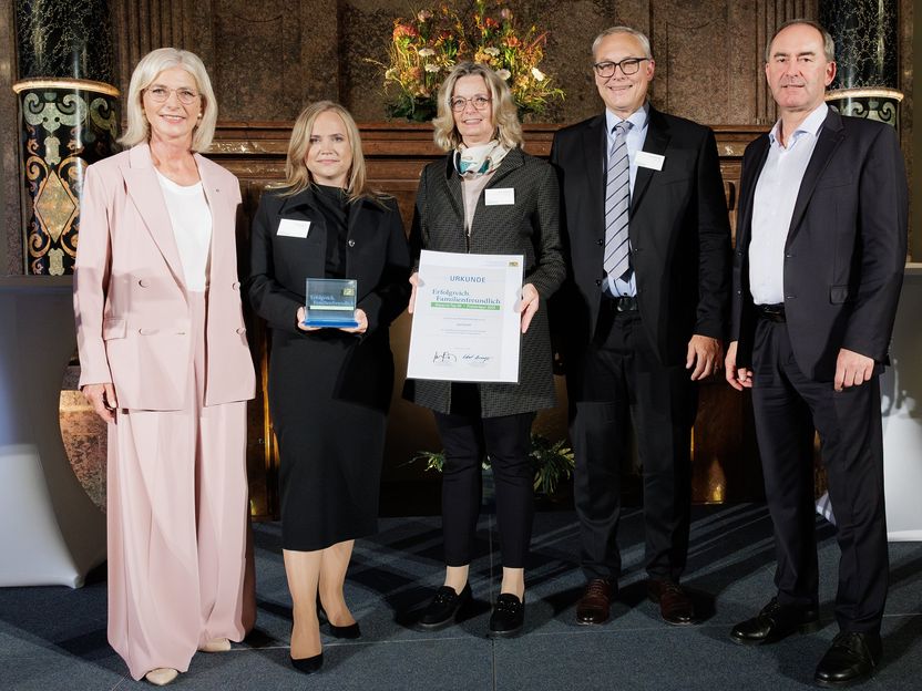 Double Excellence: ibidi Recognized for Outstanding Business Success and Family Friendliness